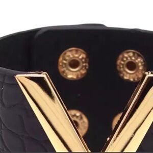 Fashion V gold  tone faux croc skin leather statement bracelet